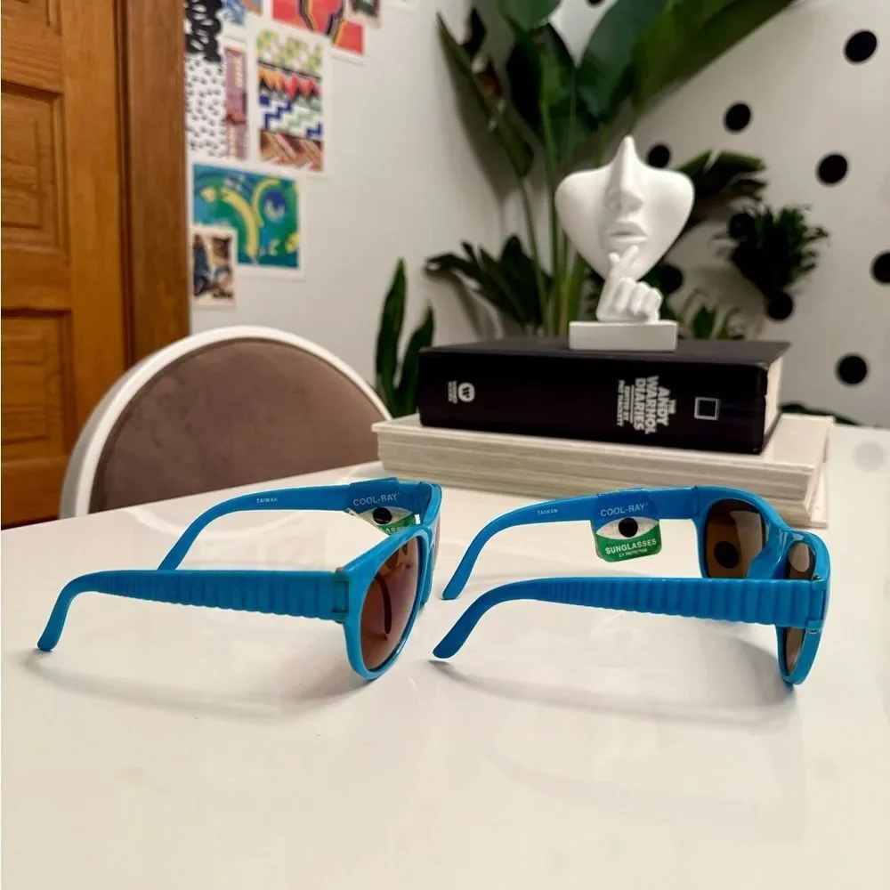 Super Cool True Vintage 1970s Neon Aqua 3D Geometric Ribbed Texture Sunglasses